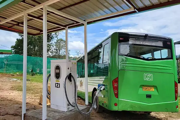 Proyecto de carga rápida AMPPAL DC para autobuses eléctricos IZI en Ruanda